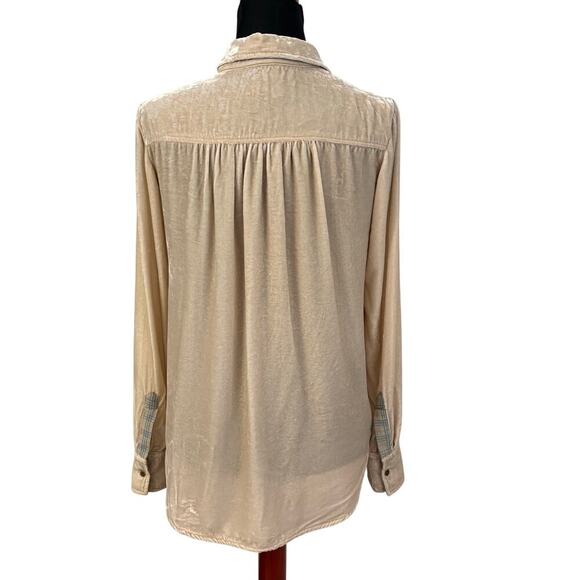 Holding Horses Velvet Button
Up Shirt Sz XS Beige Silk Blend Long Sleeve Blouse - Picture 4 of 10